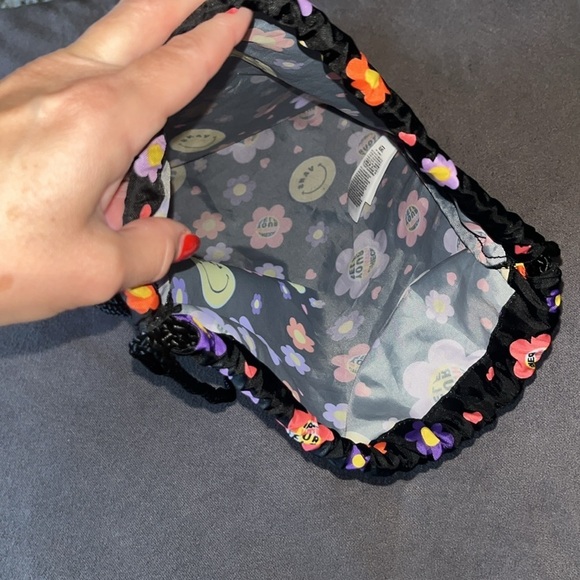 VANS Benched Bag Drawstring Backpack Unisex Shoulder Bag Black Floral Smiley - Picture 8 of 11